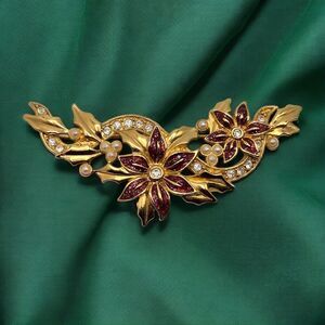 Holiday Gift Lovely Gold Tone Vintage Enamel Poinsettia Christmas Garland Brooch